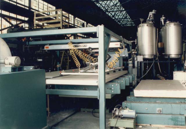 The Board Transfer Unit is intended to support the Board Feeder on ridged skin, foam core panel production lines.