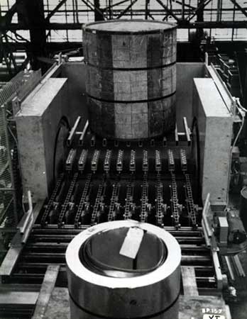 Her is a front view of the over the top loader/unloader on the Vertiflo�.